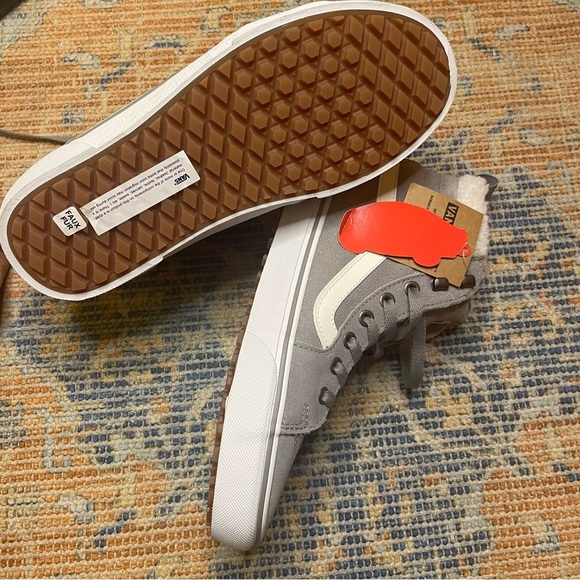 NWT Vans Filmore High-Top Sneaker - Women's Size 9 Gray/White - Picture 3 of 6